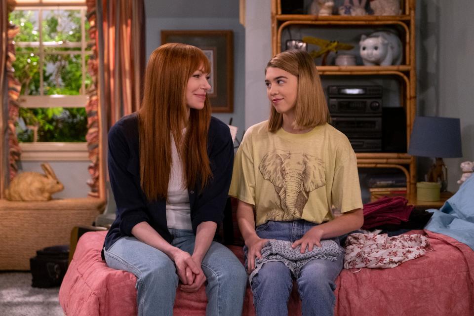 (L to R) Laura Prepon as Donna Pinciotti, Callie Haverda as Leia Forman in episode 110 of That '90s Show. (Patrick Wymore/Netflix)