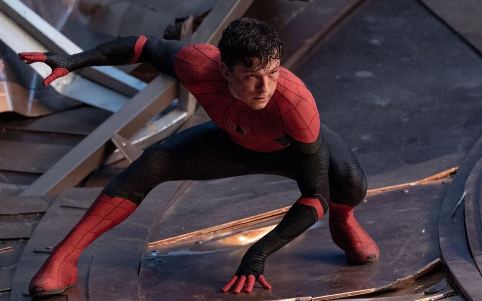 Tom Holland schlüpft in "Spider-Man: No Way Home" zum dritten Mal in die Rolle von Peter Parker alias Spider-Man. (Bild: 2021 CTMG / Marvel)