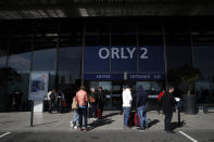 El Aeropuerto de París-Orly, la segunda terminal aérea de la capital francesa y de todo el país con 33 millones de pasajeros al año, aparece en el séptimo puesto con una nota de 6,37 debido igualmente a su poca puntualidad. (Foto: Christophe Ena / AP).