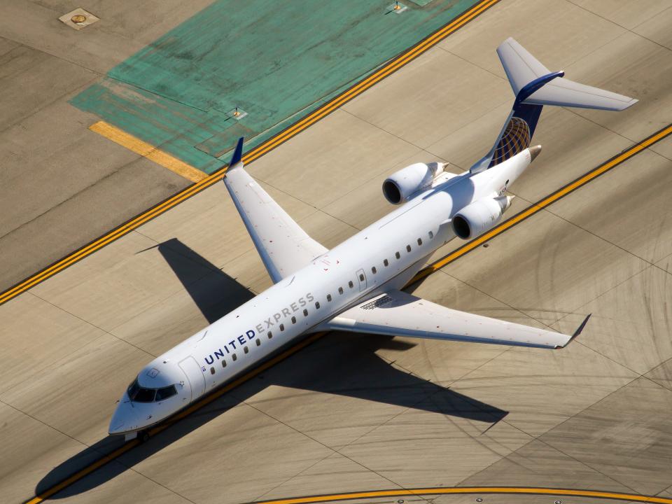 United Express Bombardier CRJ 700