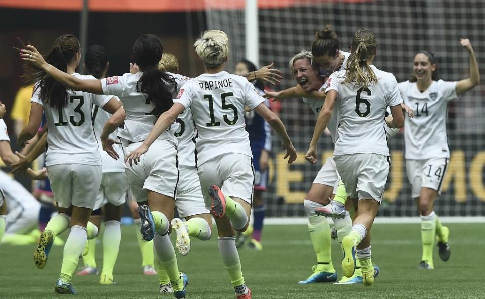 USA players celebrate their victory over Japan in the final of the 2015 FIFA Women's World Cup at the BC Place Stadium in Vancouver on July 5, 2015 (AFP Photo/Franck Fife )