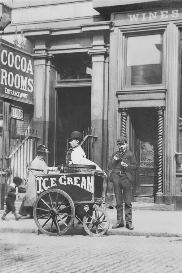 <p>In the U.S, the ice cream cart began as an urban phenomenon in which working class laborers bought a small dish of ice cream that he or she licked clean. The dish was then returned to the vendor, wiped down, and loaded with a fresh scoop for a new customer. Customers with more money—or a healthy fear of infectious diseases—opted for ice cream sandwiches.</p>