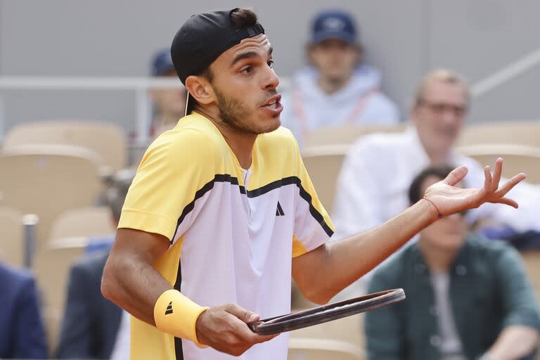 Cerúndolo pelea con Djokovic en París