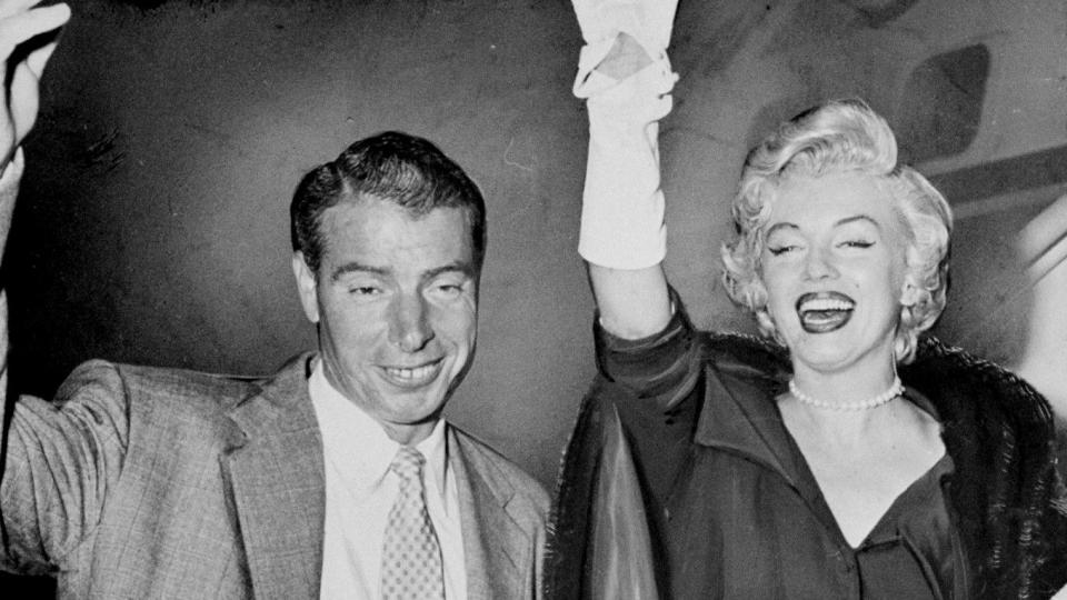 joe dimaggio and marilyn monroe at idlewild international ai