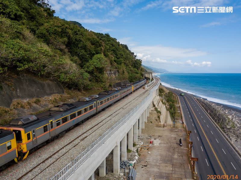 台鐵環島鐵路全面電氣化，未來將對南迴沿線8個車站進行美化。（圖／記者王浩源提供）