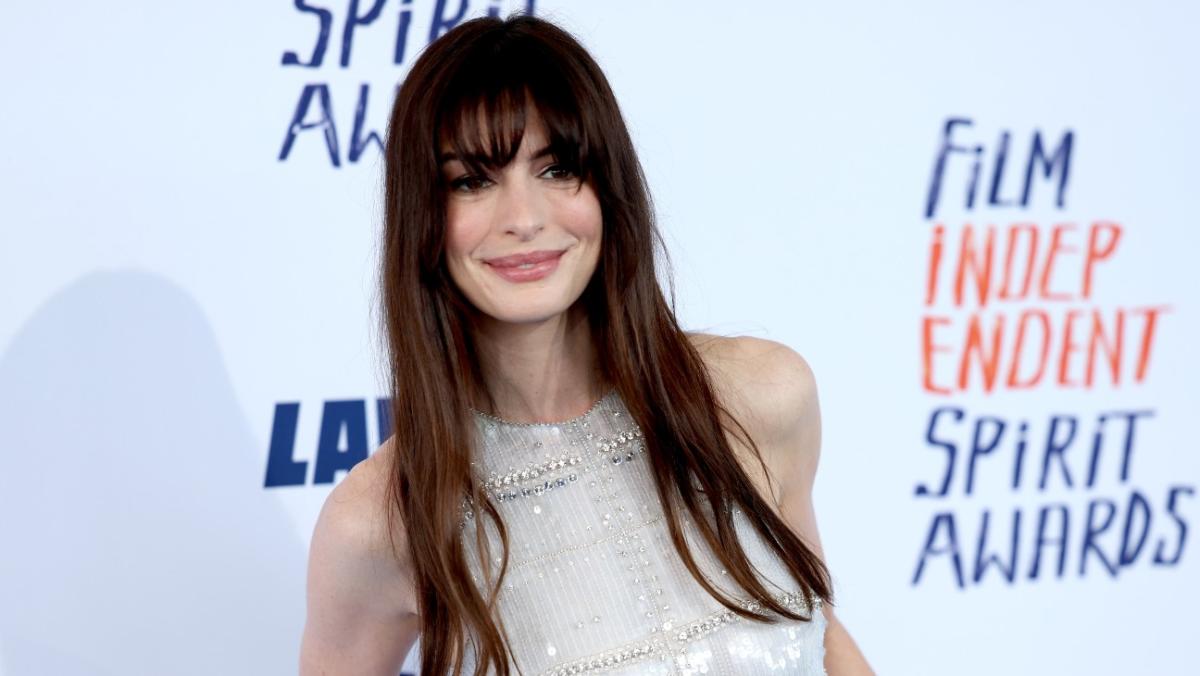 Actress Anne Hathaway opens up about facing online vitriol and struggles after hosting the 2011 Oscars