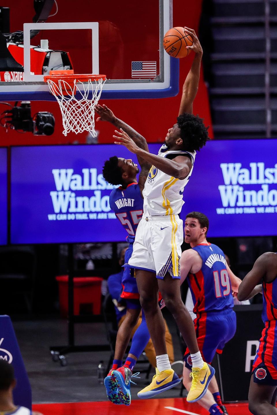 Golden State Warriors center James Wiseman dunks against Detroit Pistons guard Delon Wright during the second half at Little Caesars Arena, Tuesday, Dec. 29, 2020.
