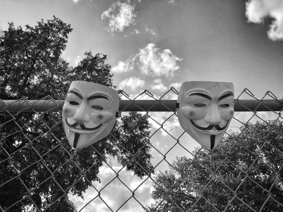 <p>A pair of Guy Fawkes masks hang on a fence inside Boston Common, after a counterprotest against a “free speech” rally staged by conservative activists Aug. 19 in Boston (Photo: Holly Bailey/Yahoo News) </p>