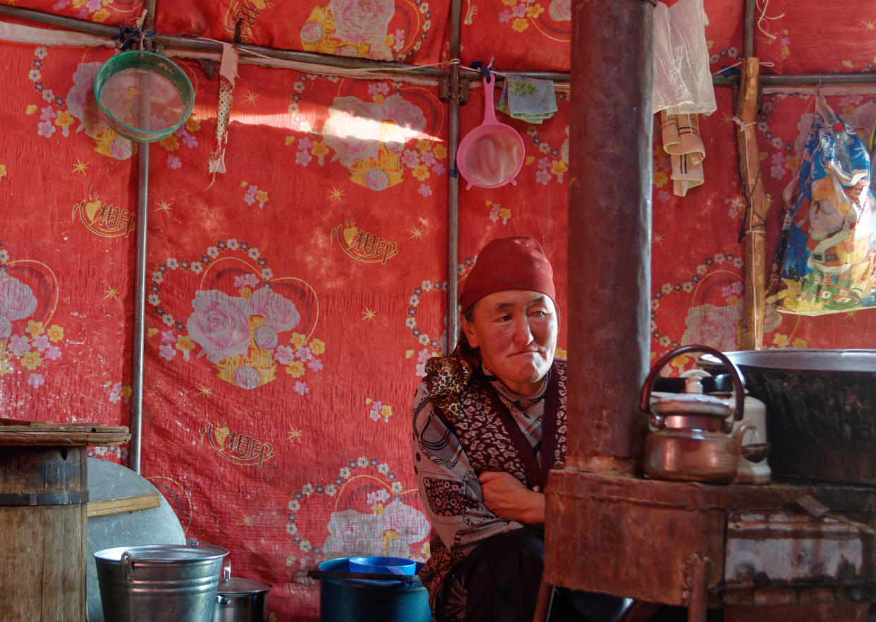 Bukeshova Urmatgul Kachkynovna inside her yurt in Kyrgyzstan. The daughter of a nomadic herder, she remembers traveling great distances annually with her family. (Photo: Ariel Sophia Bardi)