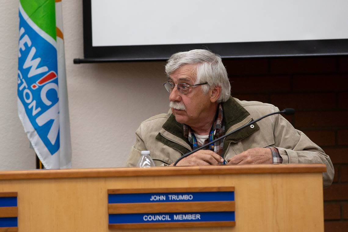 Kennewick City Councilman John Trumbo has succeeded in his second attempt to get the majority of the council to agree to a formal public prayer at meetings, after that was rejected eight years ago.