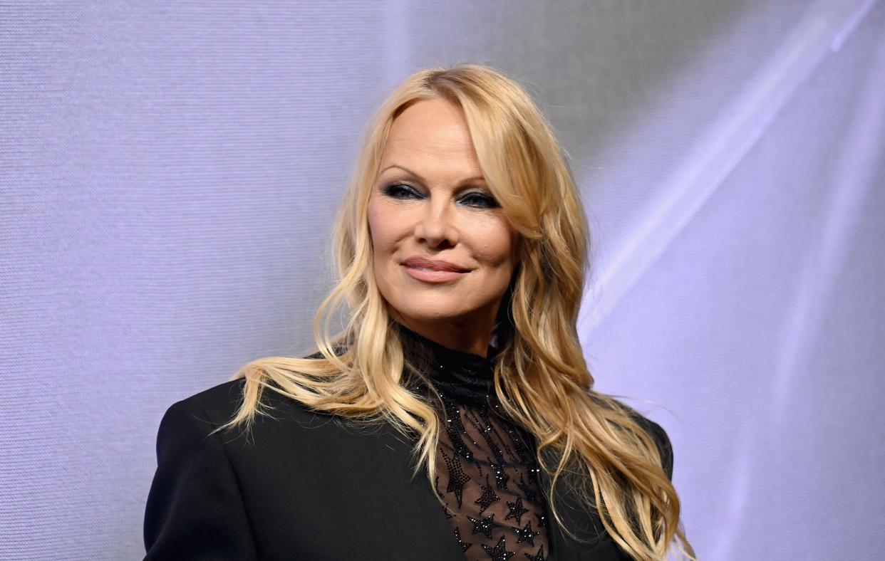 Pamela Anderson embraces her natural beauty in new Aritzia campaign (Photo by ANGELA WEISS/AFP via Getty Images)