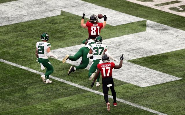 Ryan, Pitts lead Falcons past Jets 27-20 in London