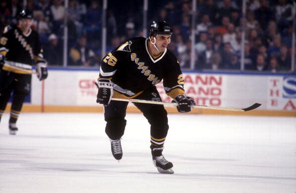 1992: KEVIN STEVENS, FORWARD OF THE PITTSBURGH PENGUINS IN ACTION. Mandatory Credit: ALLSPORT