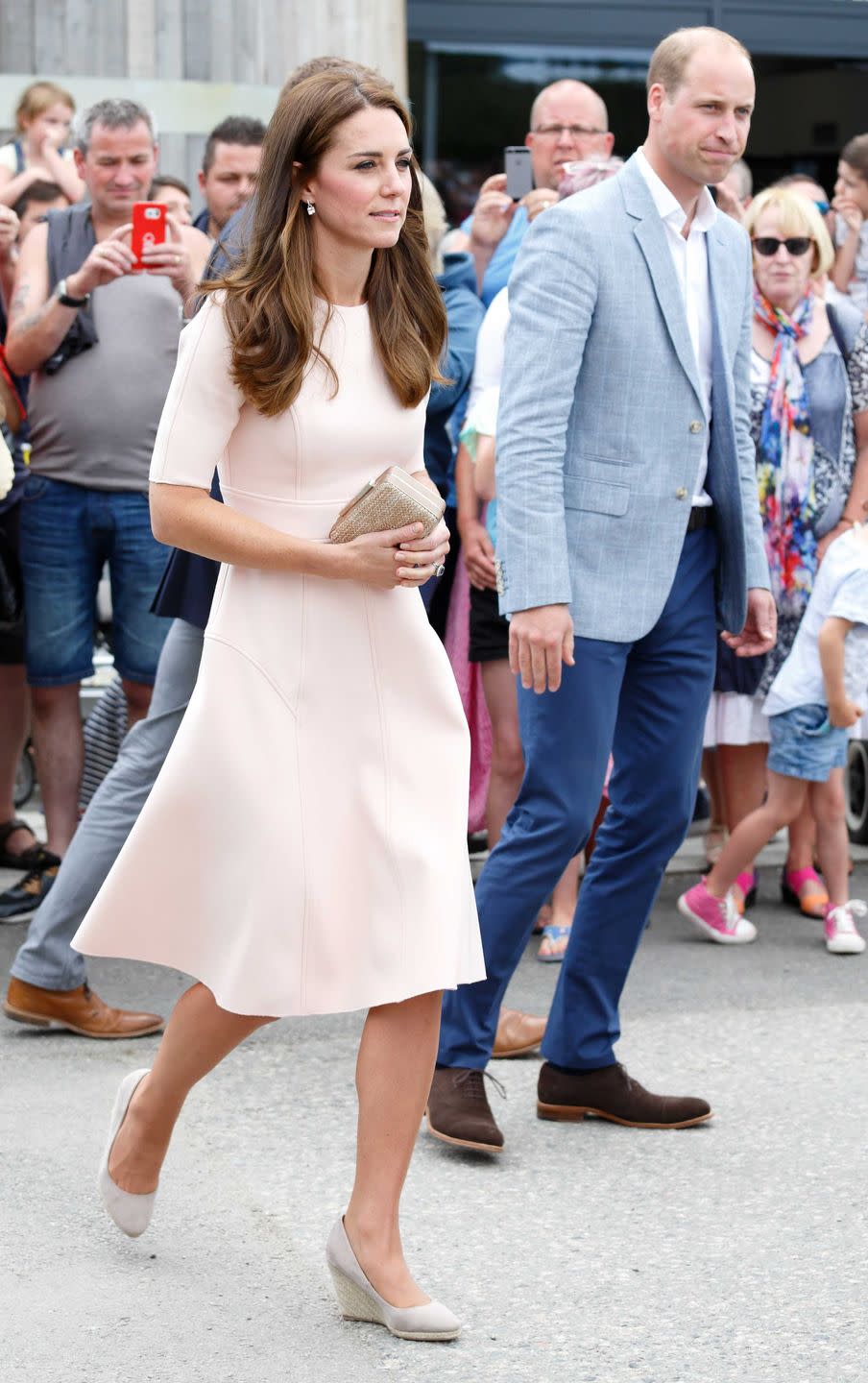 <p>Kate and William visit Healey's Cornish Cider Farm in Truro, England. The Duchess wore a dress by American designer Lela Rose.</p>