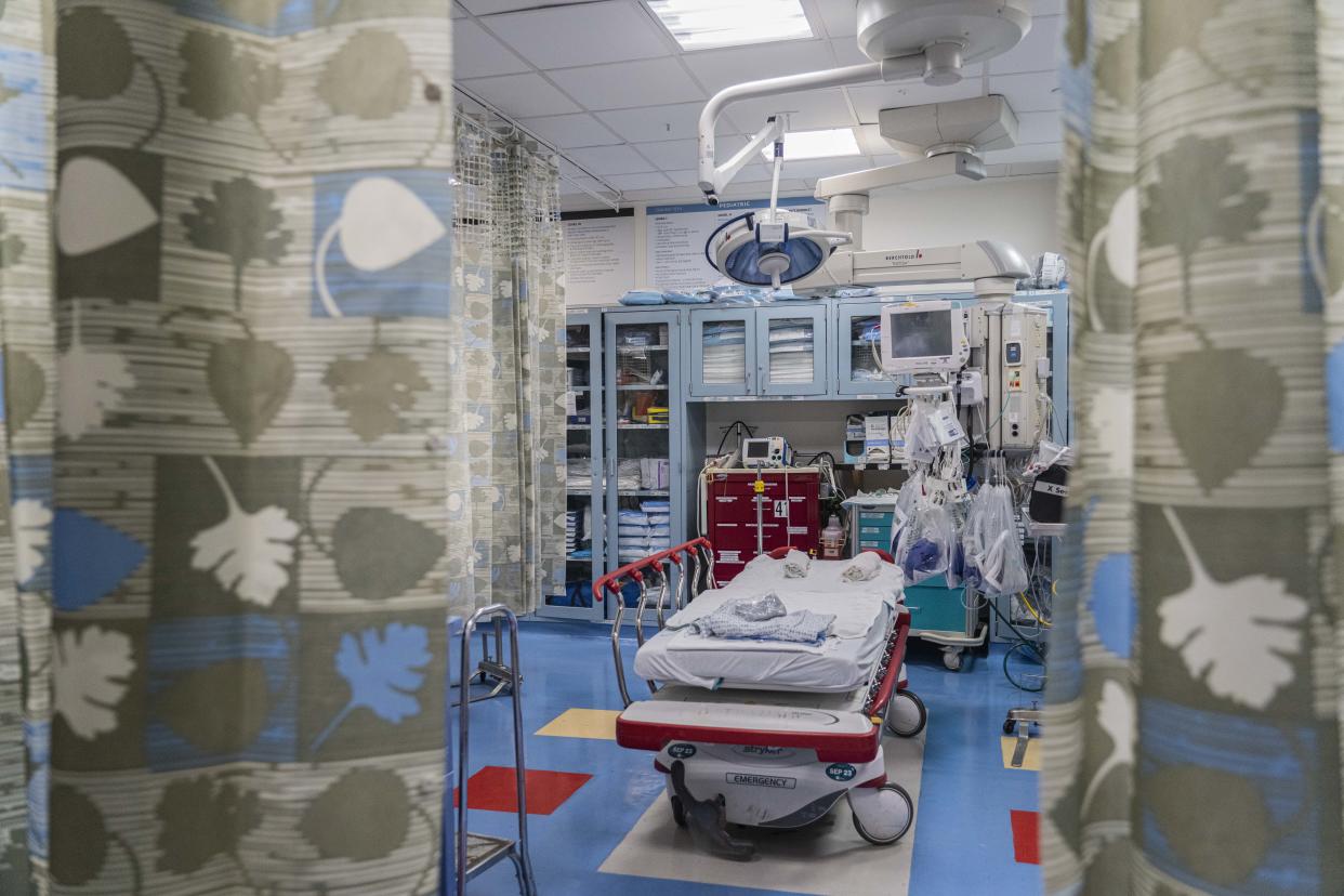 Una sala de urgencias del Centro Médico Maimonides de Brooklyn, el 2 de noviembre de 2022. (Hiroko Masuike/The New York Times)