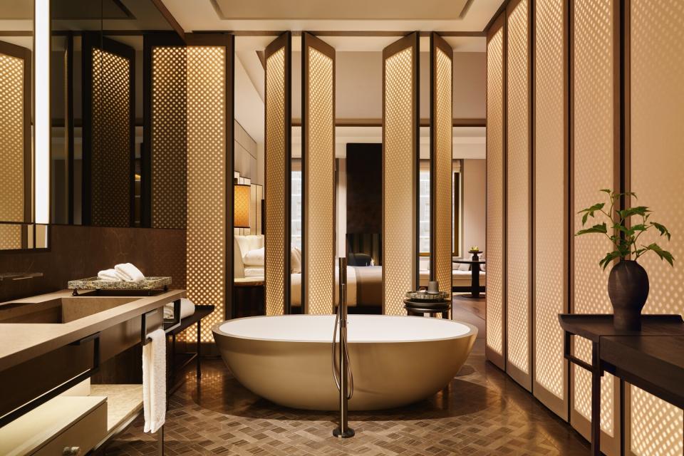 The 5th Avn Junior Suite, Bathroom of Aman New York