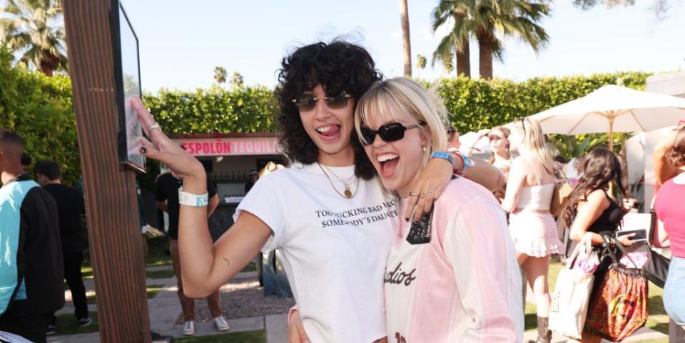 how did we miss reneé rapp and girlfriend towa bird on stage at coachella