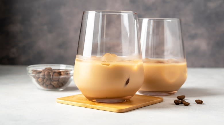 Baileys in glasses with coffee beans