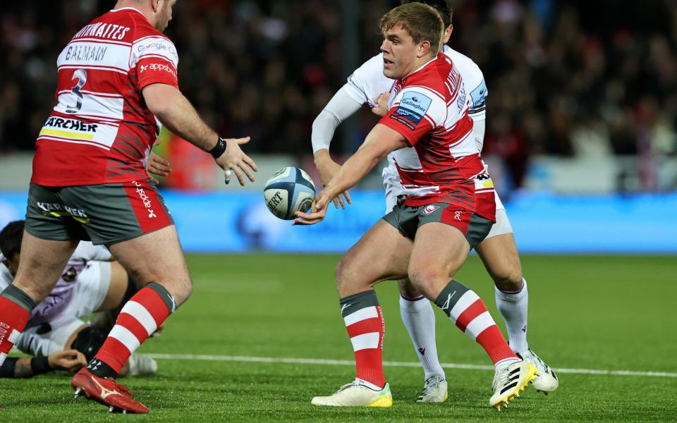 Jack Singleton of Gloucester off loads the ball to Fraser Balmain during the Gallagher Premiership Rugby match between Gloucester Rugby and Northampton Saints at Kingsholm Stadium on December 03, 2022 in Gloucester, England. - David Rogers/Getty Images
