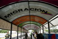 Colombians and Venezuelans get ready for reopening of border