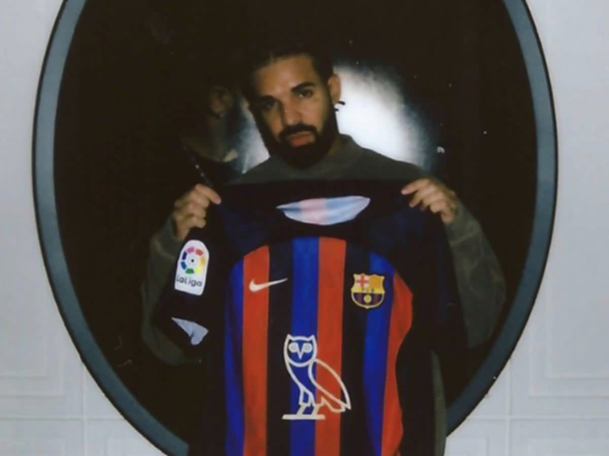 Barcelona will wear a kit bearing the logo of Drake’s OVO Sound label against Real Madrid (Twitter (FC Barcelona/Drake))