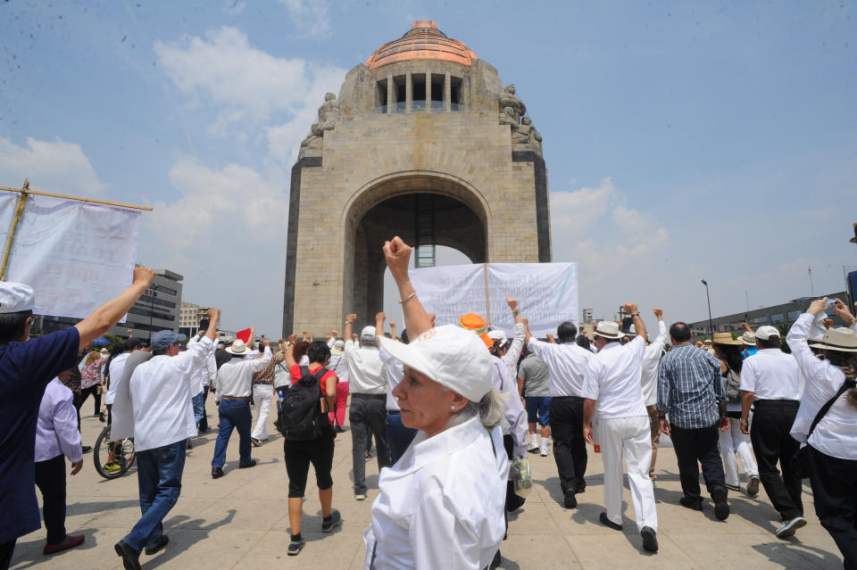 Marchan contra AMLO