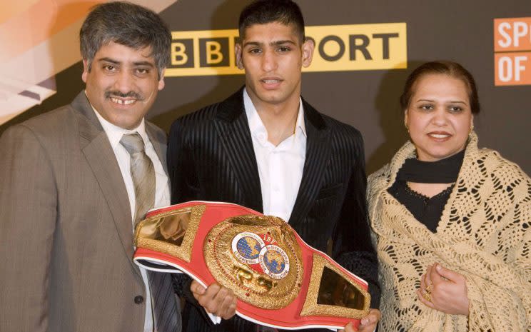 Amir Khan with his parents/Rex Photos