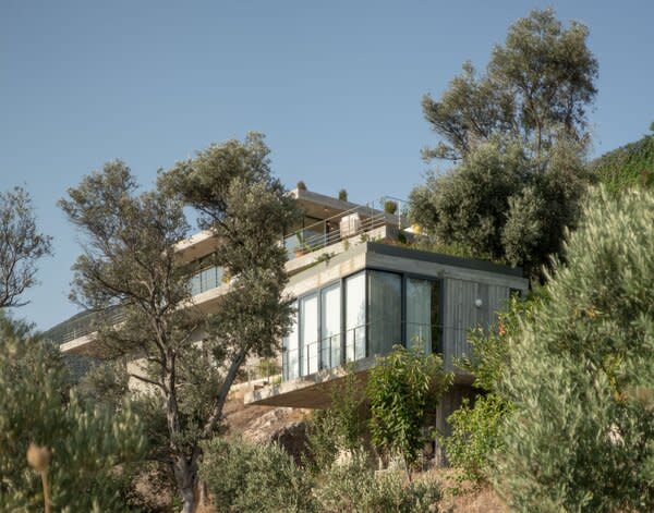 Constructed from cantilevered concrete, the standalone guest house was designed as a retreat for friends that wows with 180-degree views.