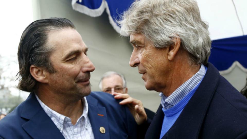 Manuel Pellegrini (right) won the title with Manchester City