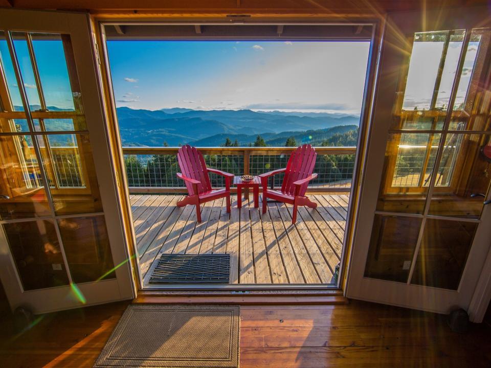 oregon airbnb porch with red seats on it