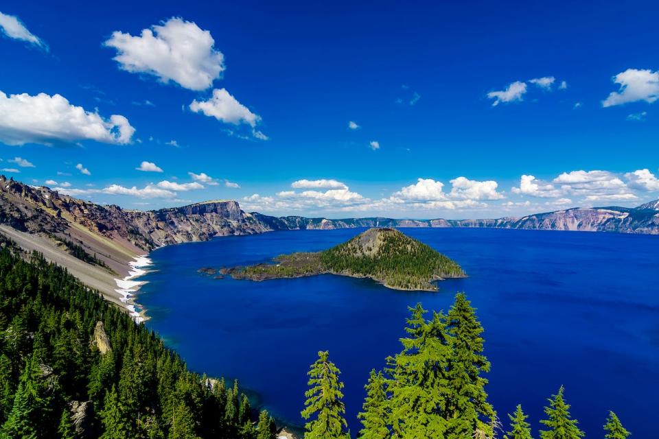Crater Lake National Park is in Oregon.