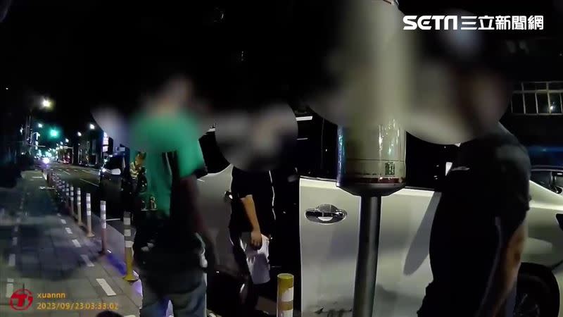 北市陳男不滿敬酒時被嗆，找來17名同夥前往阿公店砍傷郭、陳2人。（圖／翻攝畫面）