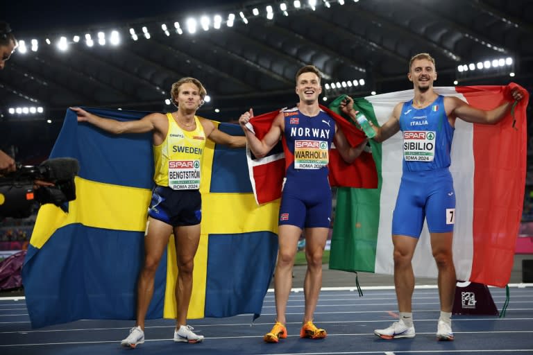 Norway's Karsten Warholm (C) celebrates with Italy's silver medallist Alessandro Sibilio (R) and Sweden's bronze medallist Carl Bengtström (Anne-Christine POUJOULAT)