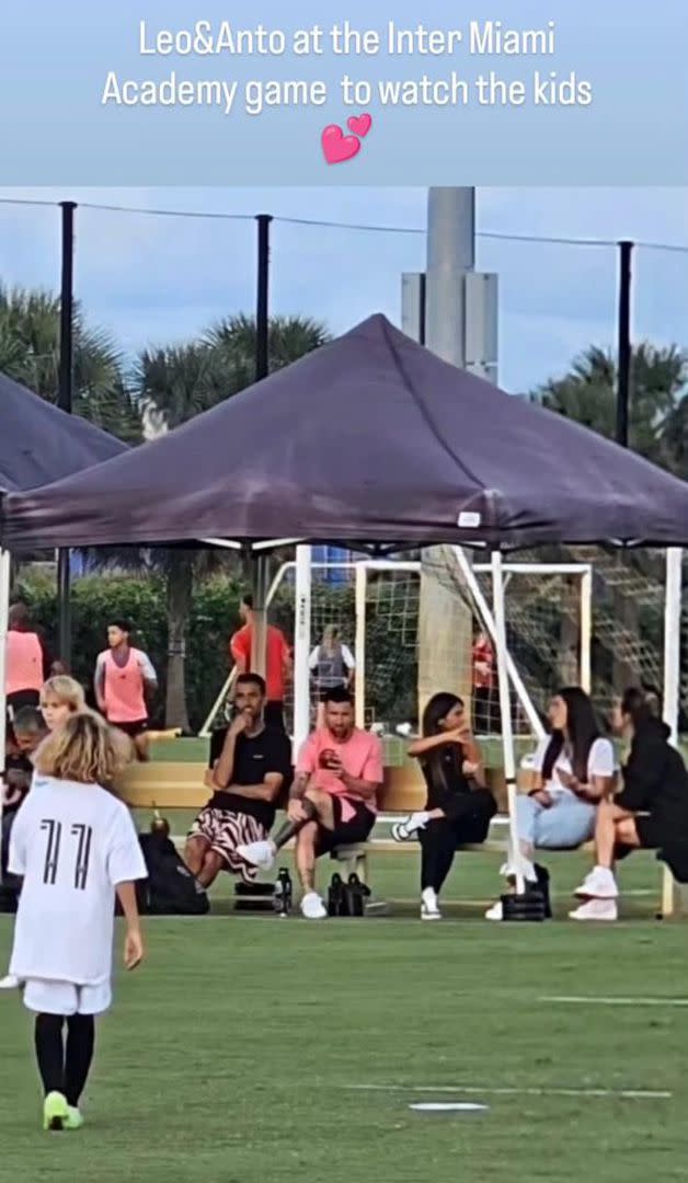 Leo Messi y Anto Roccuzzo fueron a ver el partido de Inter Miami Academy, donde juegan sus hijos (Foto: Instagram @queen.anto)