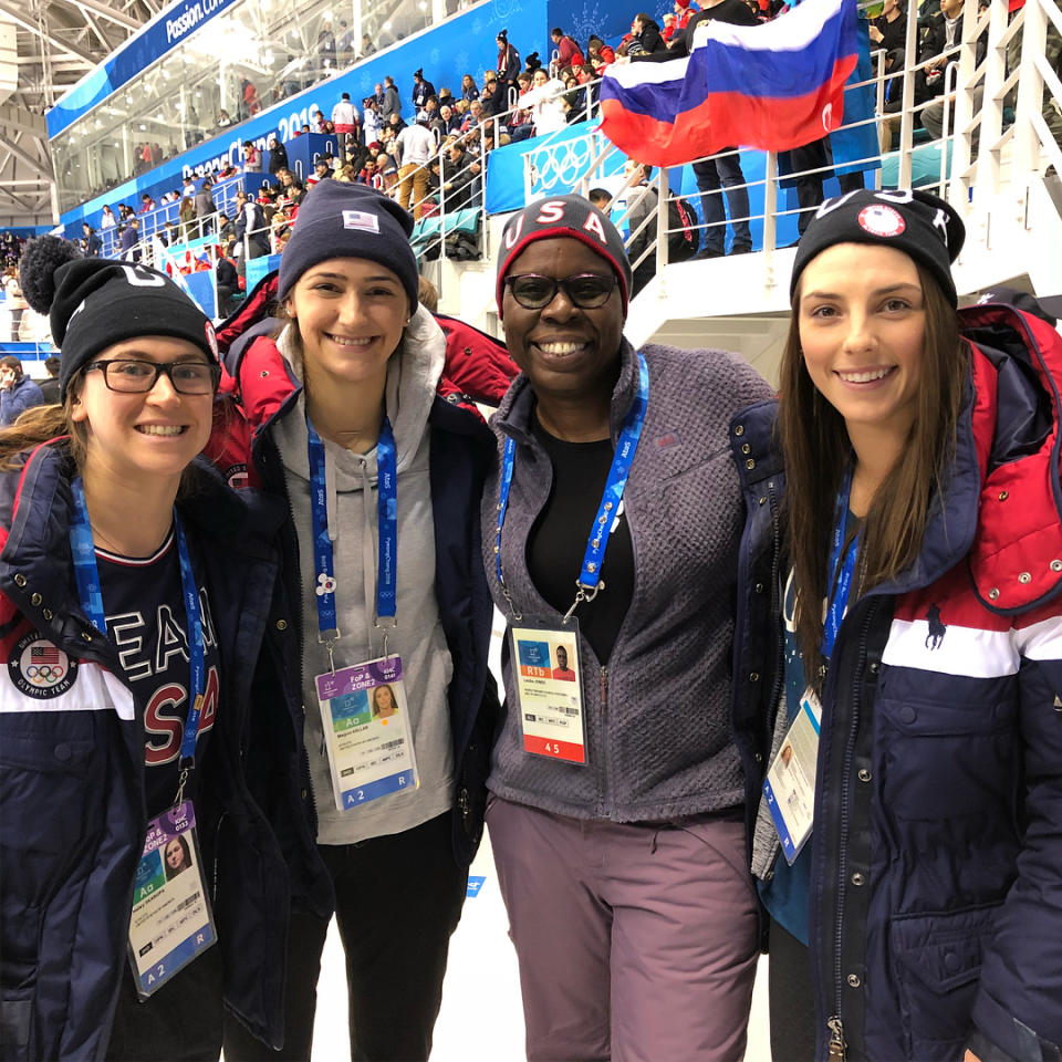 <p>SNL comedian Leslie Jones and members of the U.S. women’s hockey team. (Photo via Instagram/hilaryknight) </p>