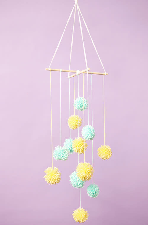 Pompom baby mobile