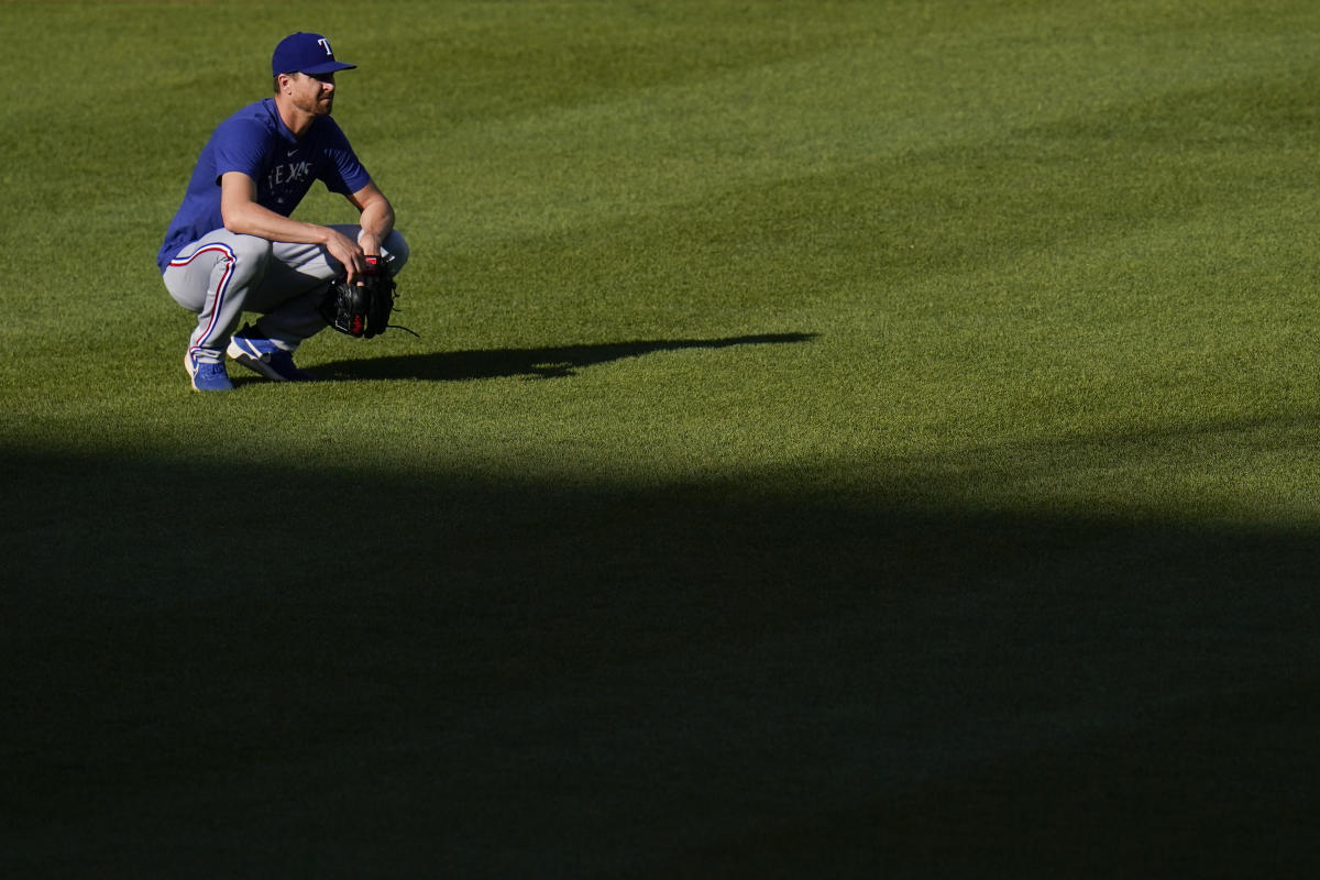 Rangers' Jacob deGrom takes positive step toward pitching Sunday after  injury scare