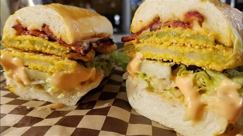 Fried green tomato po' boy