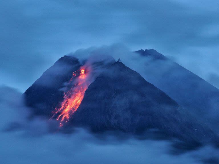 El Merapi, cuyo nombre significa “la montaña de fuego”, es el volcán más activo de Sumatra.