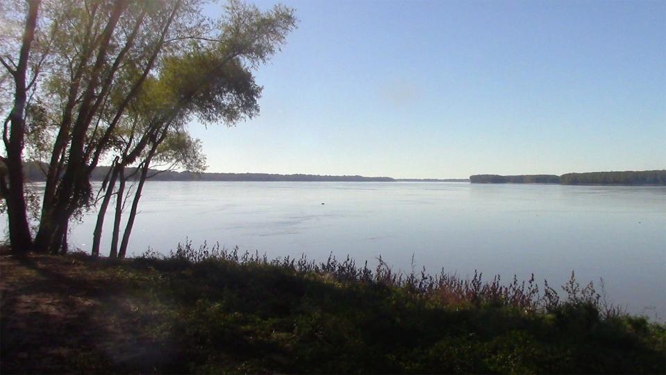 A calm, warm fall afternoon shows the beauty of the Mississippi River near Port Gibson.