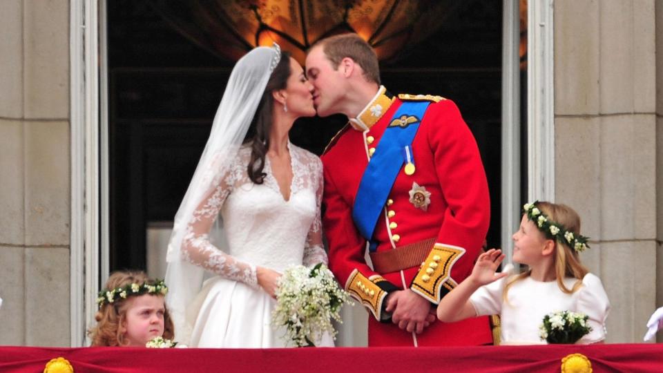 PHOTO: Prince William, Duke of Cambridge and Catherine, Duchess of Cambridge kiss on the balcony of Buckingham Palace in London, England, April 29, 2011. (James Devaney/Getty Images)