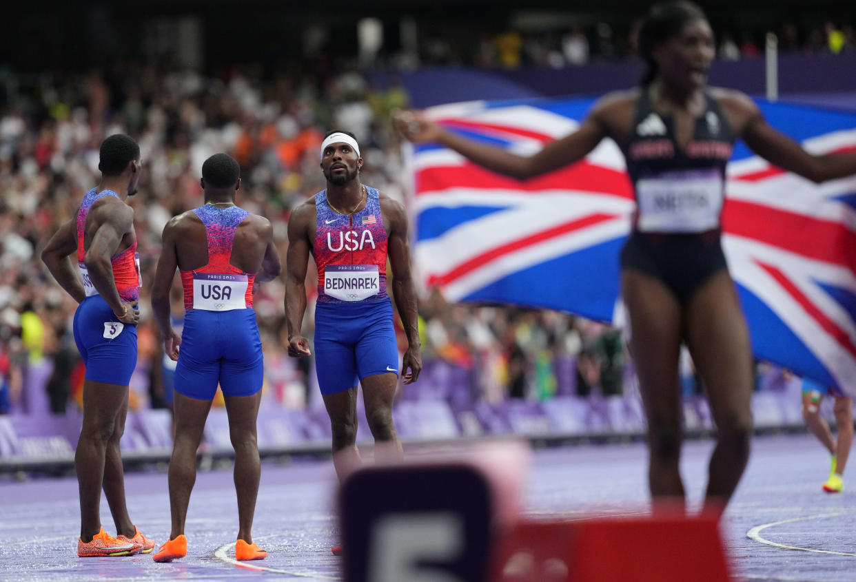 US men disqualified from 4x100 relay after botched handoff