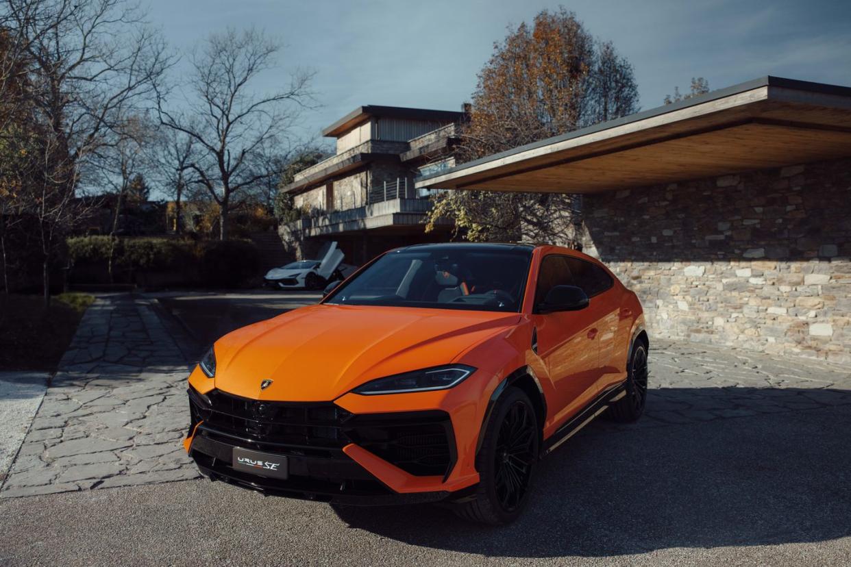 2025 lamborghini urus se