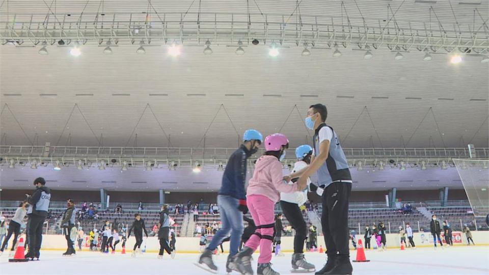 室內消暑行程超夯　冰宮7月入場人次增88%