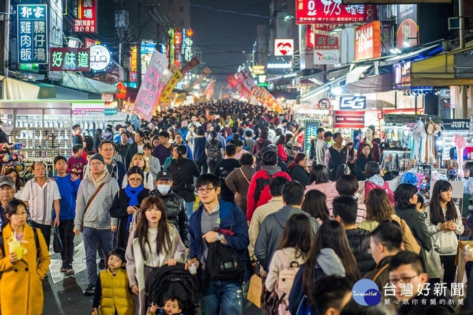 嘉義市文化路夜市是觀光旅客與在地人常去的熱門景點／資料照，陳致愷翻攝。