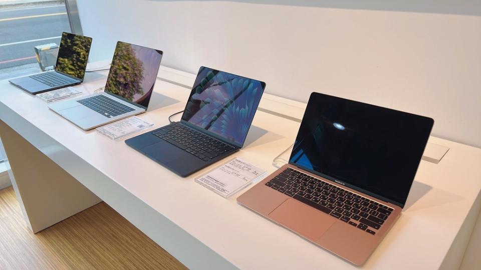 Global Mall屏東市德誼數位推開學超值方案，購買 MacBook 全系列，贈4,990元超值禮包