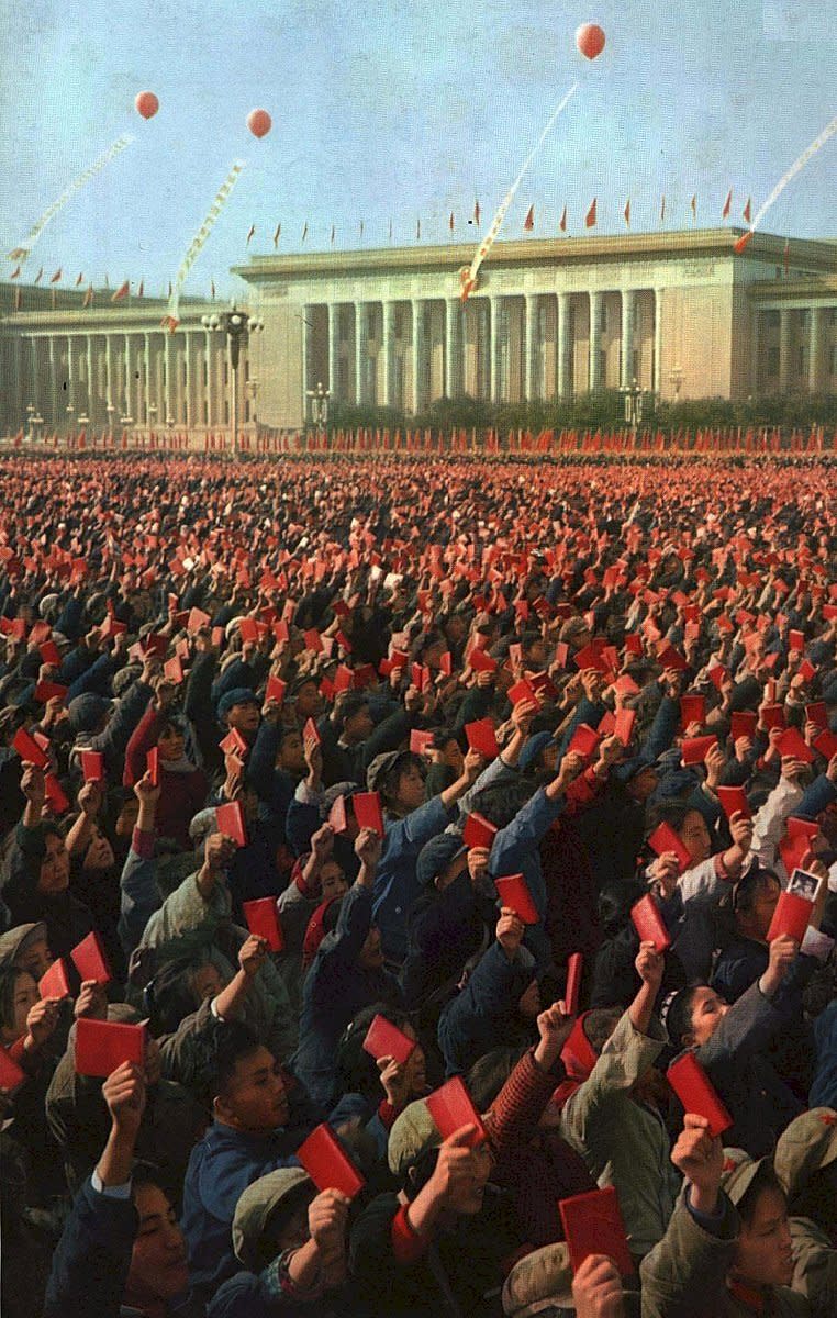 1967年的紅衛兵在天安門廣場。(圖：Wikimedia Commons,《人民画报》)