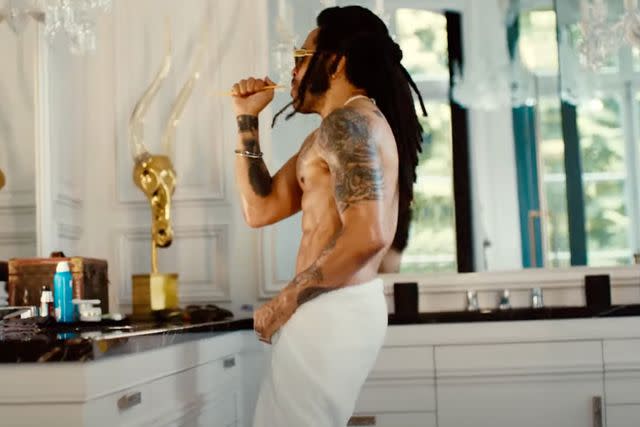 <p>Lenny Kravitz/YouTube</p>