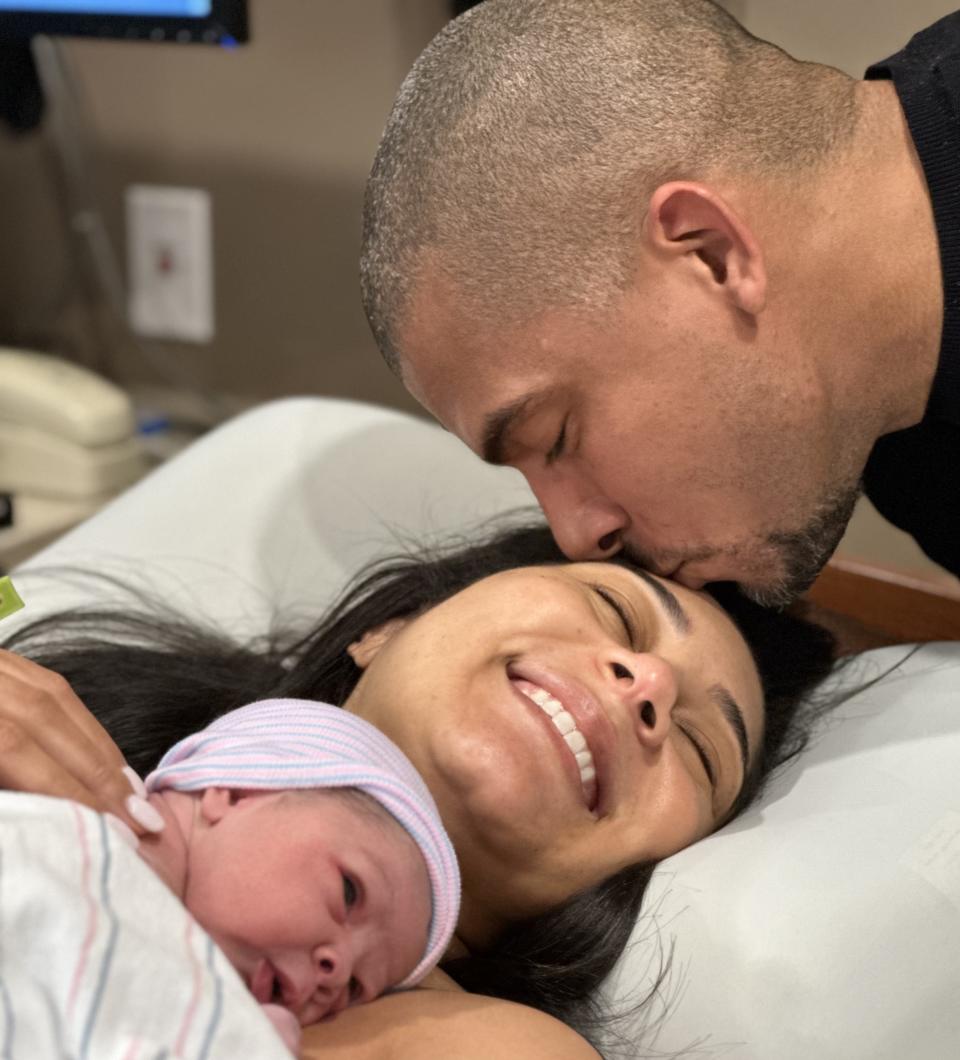 David Williams kisses Morgan Radford's head after the birth of their daughter (Andrea Del Valle / Courtesy Mom365 Newborn Photography)