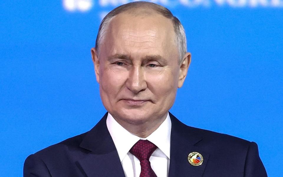 Vladimir Putin fotografiado en la Segunda Cumbre del Foro Económico y Humanitario 'Rusia-África'  en San Petersburgo el jueves